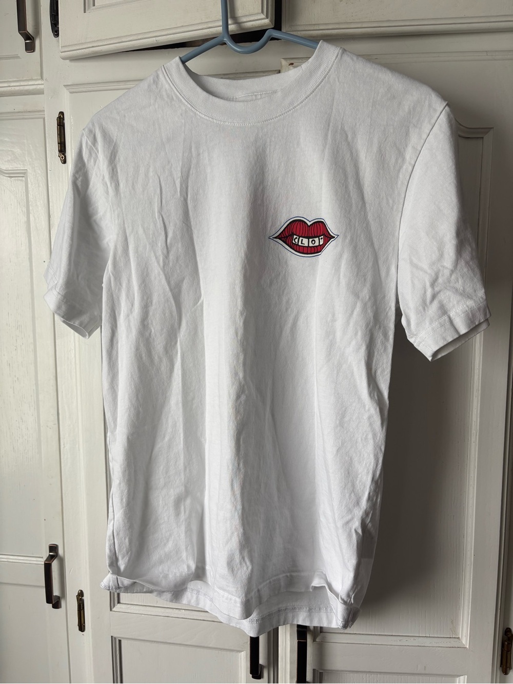 CLOTAPPAREL - White Short Sleeve Tee with Red Lip Graphic